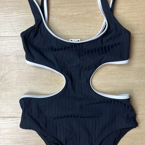 Solid & Striped Sarah Cutout Rib One-Piece Swimsuit SIZE SMALL 1152 - Picture 6 of 7